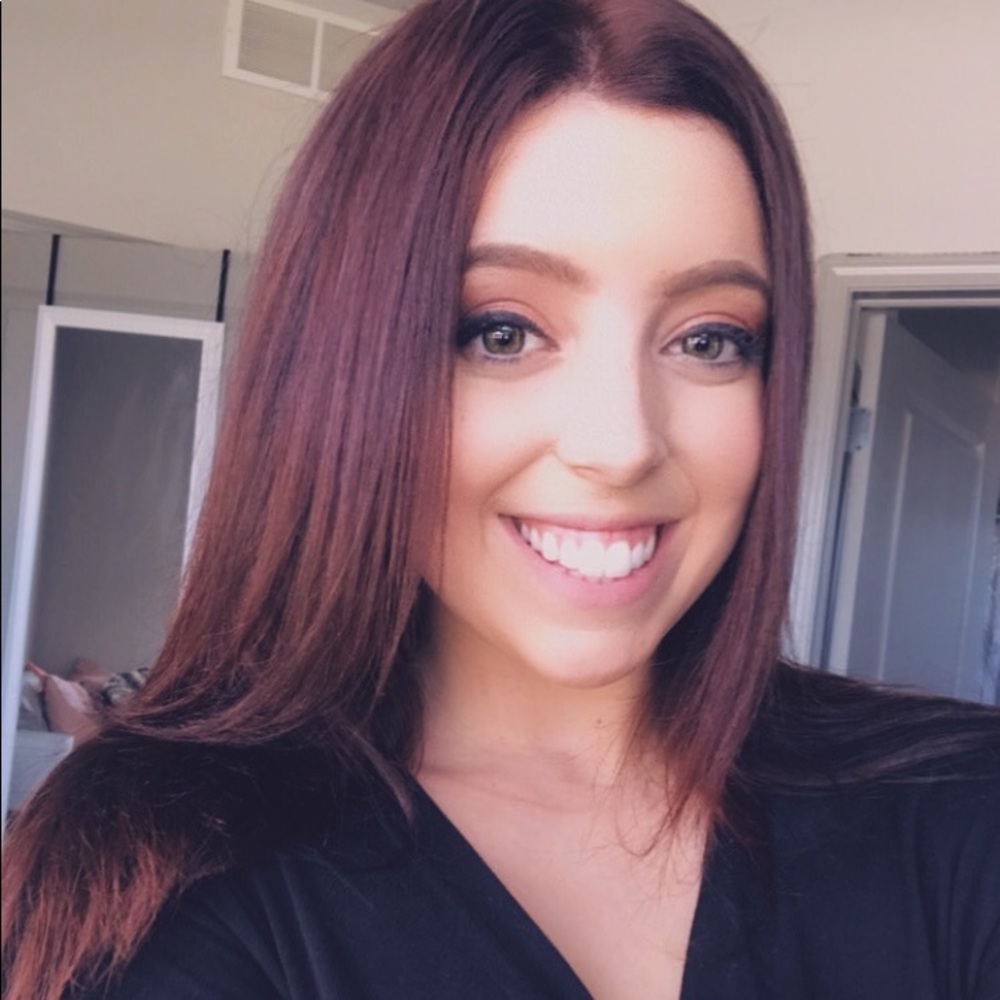 Meet your Posher, Alexis